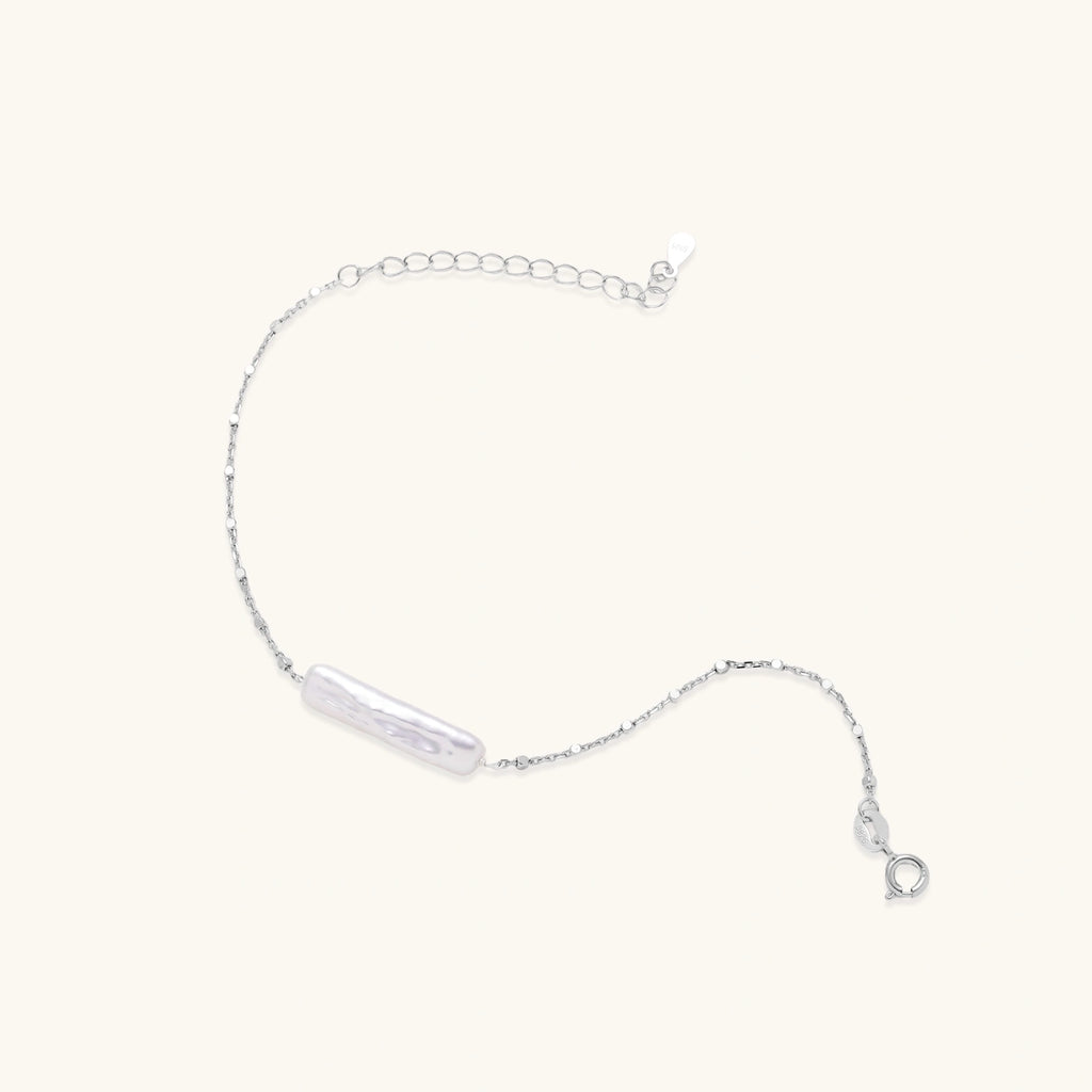 Baroque pearl bracelet detail