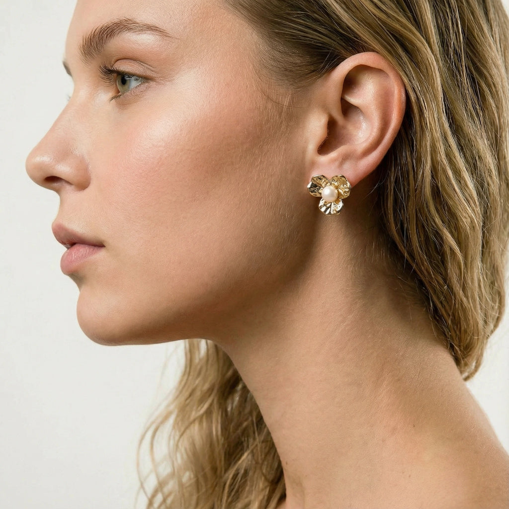 Bloom pearl studs detail