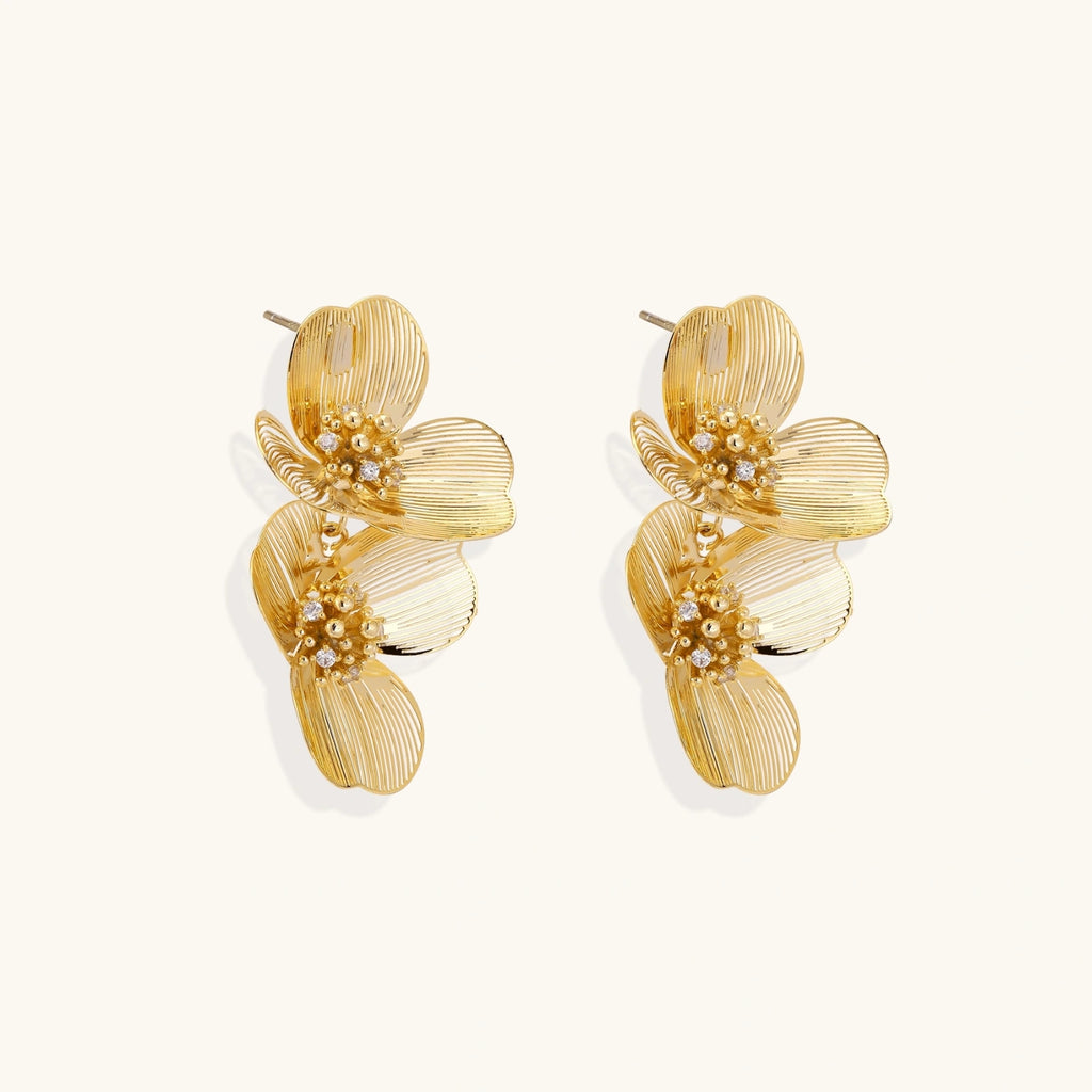 Double flower earrings detail