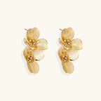 Double flower earrings detail