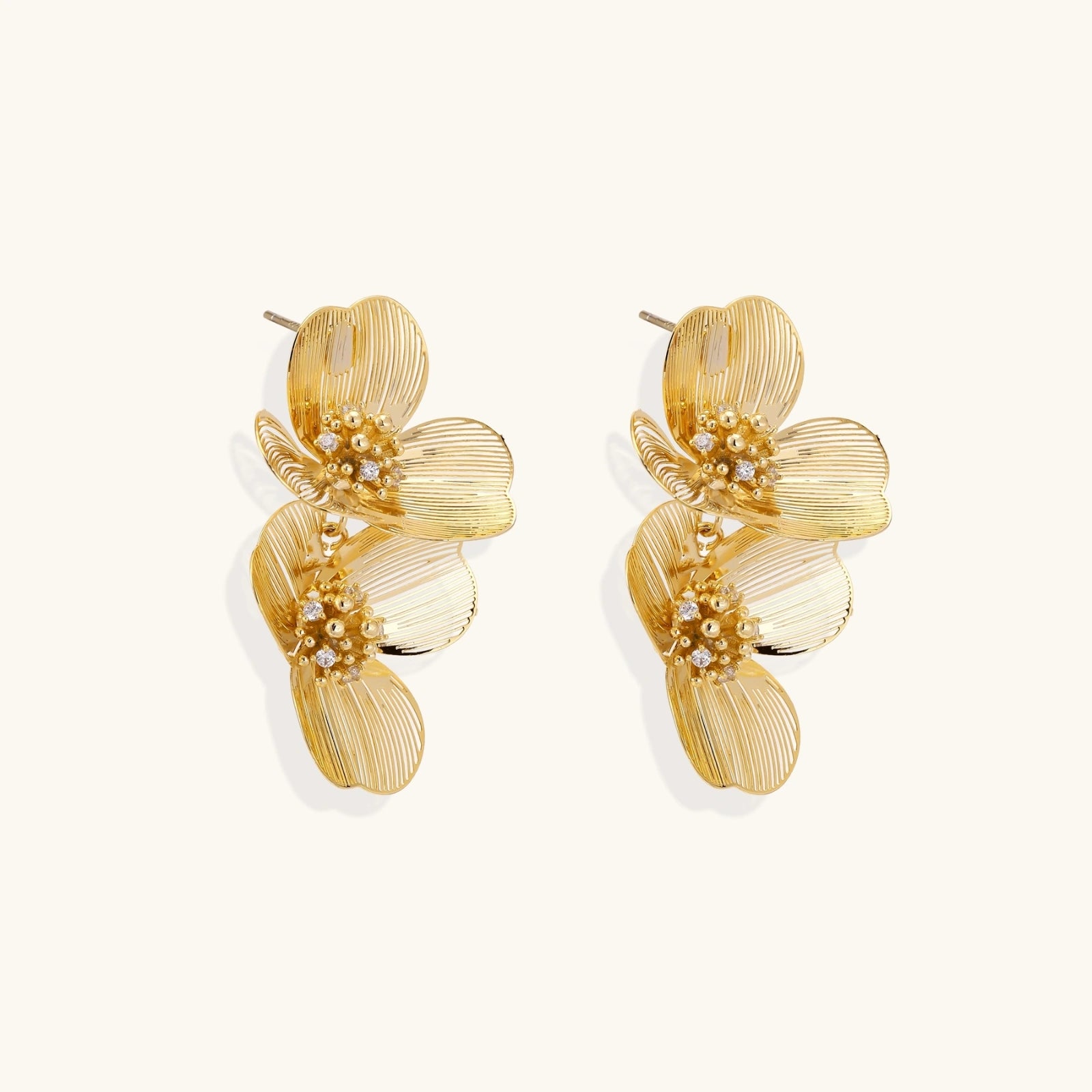 Double flower earrings detail