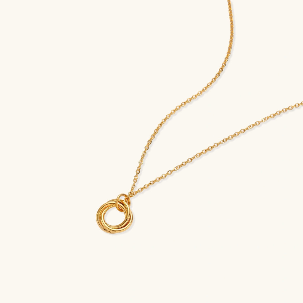 Interlocking circles knot necklace close-up