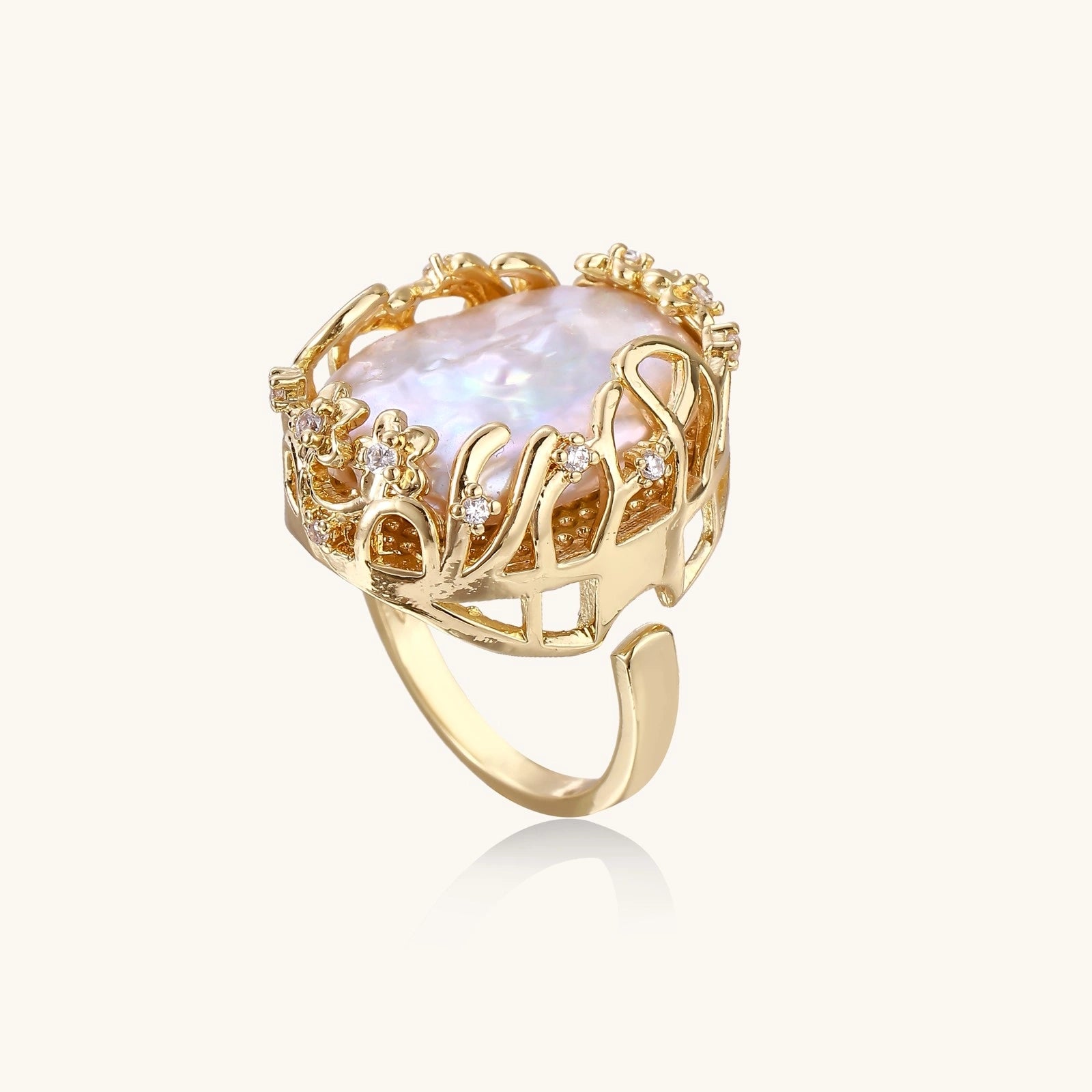 Baroque pearl crown ring in gold-tone