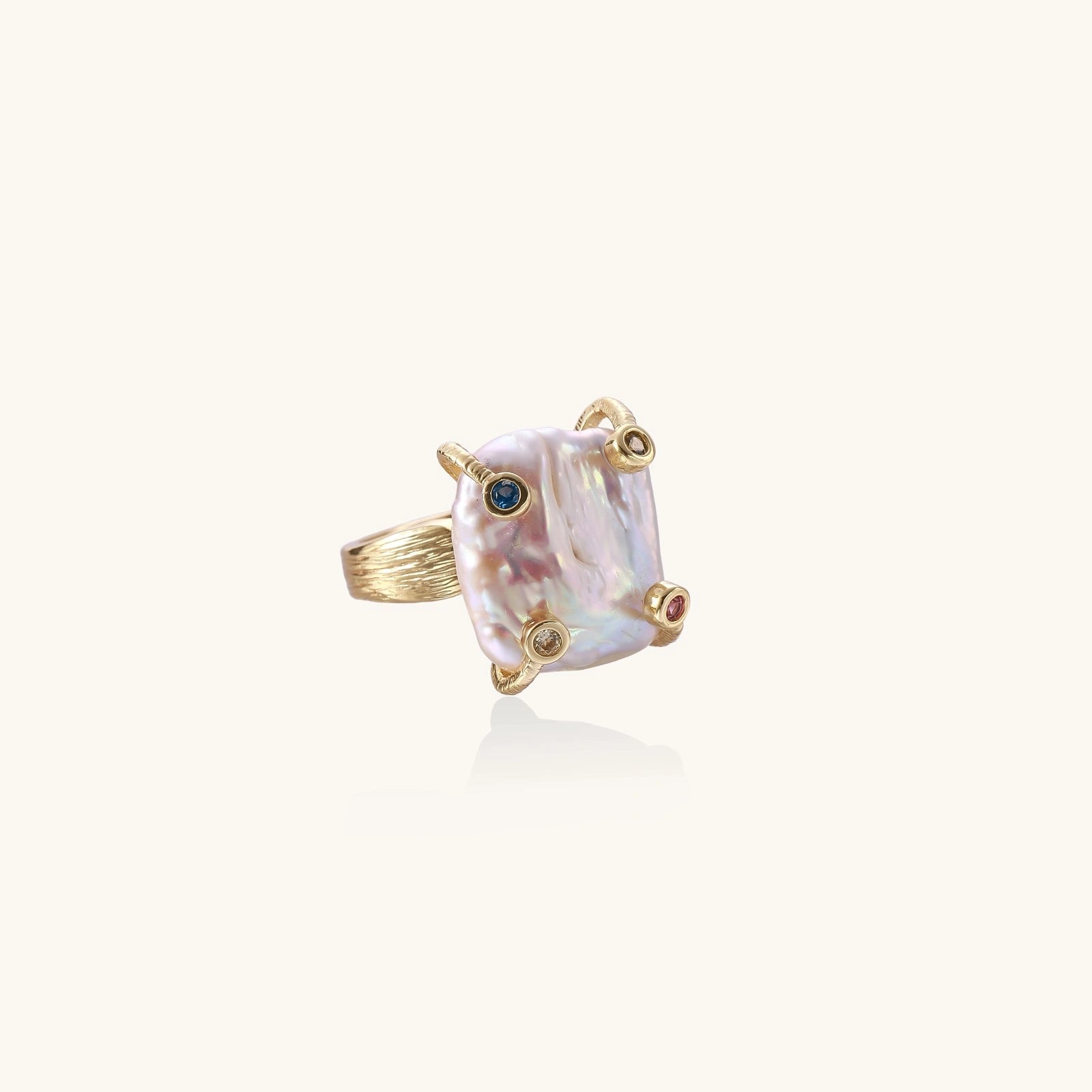 Baroque pearl ring detail