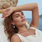 Curved zirconia necklace detail