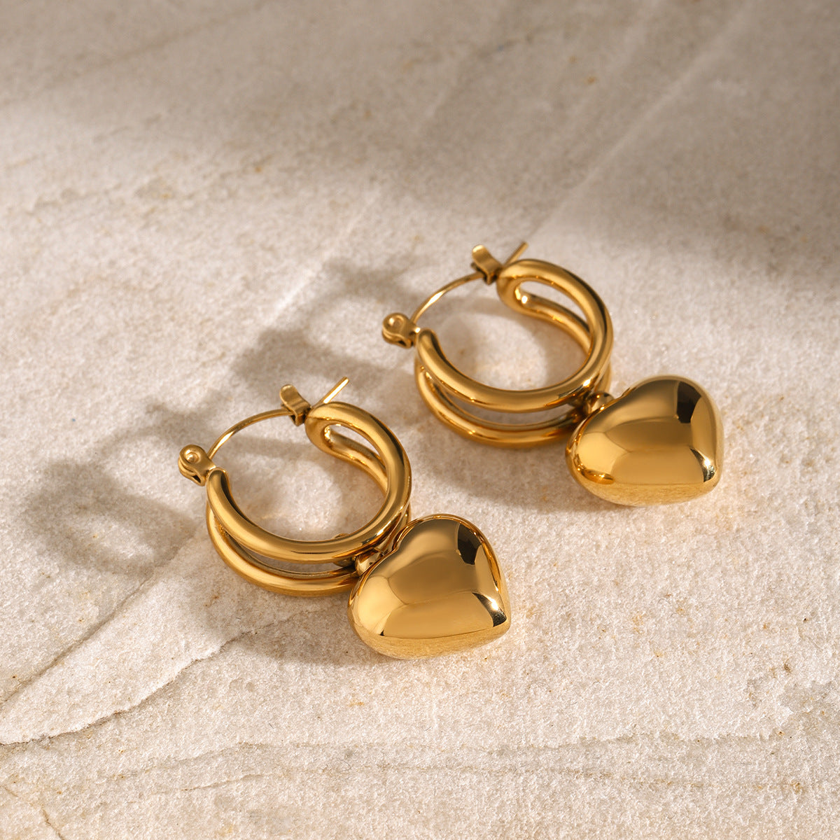 Heart earrings detail