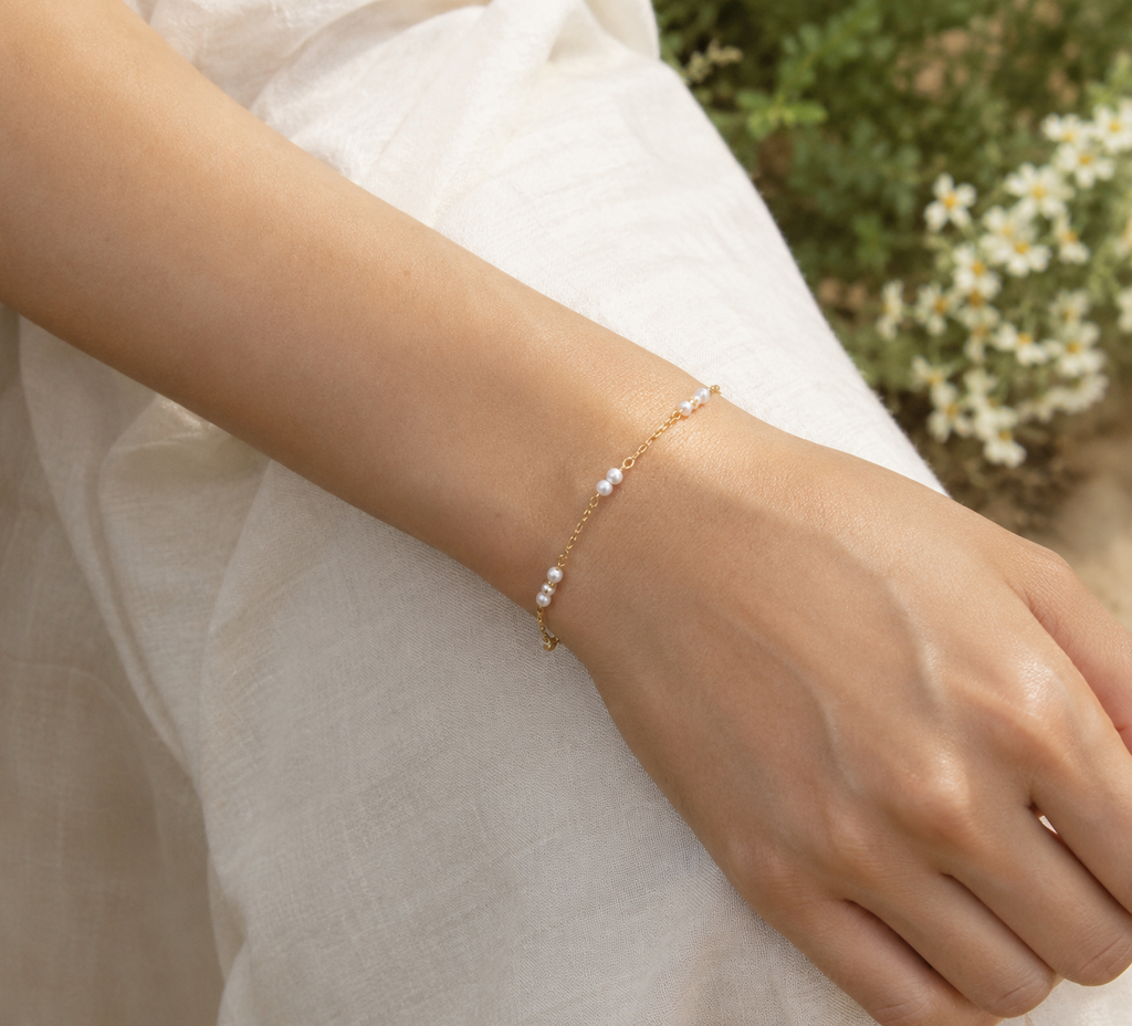Pearl bracelet detail